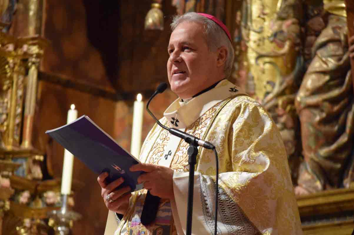 Saluda del Arzobispo D.  Mario Iceta Gavicagogeascoa. Arzobispo de Burgos 