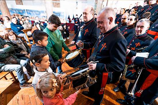 La Cofradía de la Soledad y Santiago celebra el concierto solidario “Notas que rompen barreras”